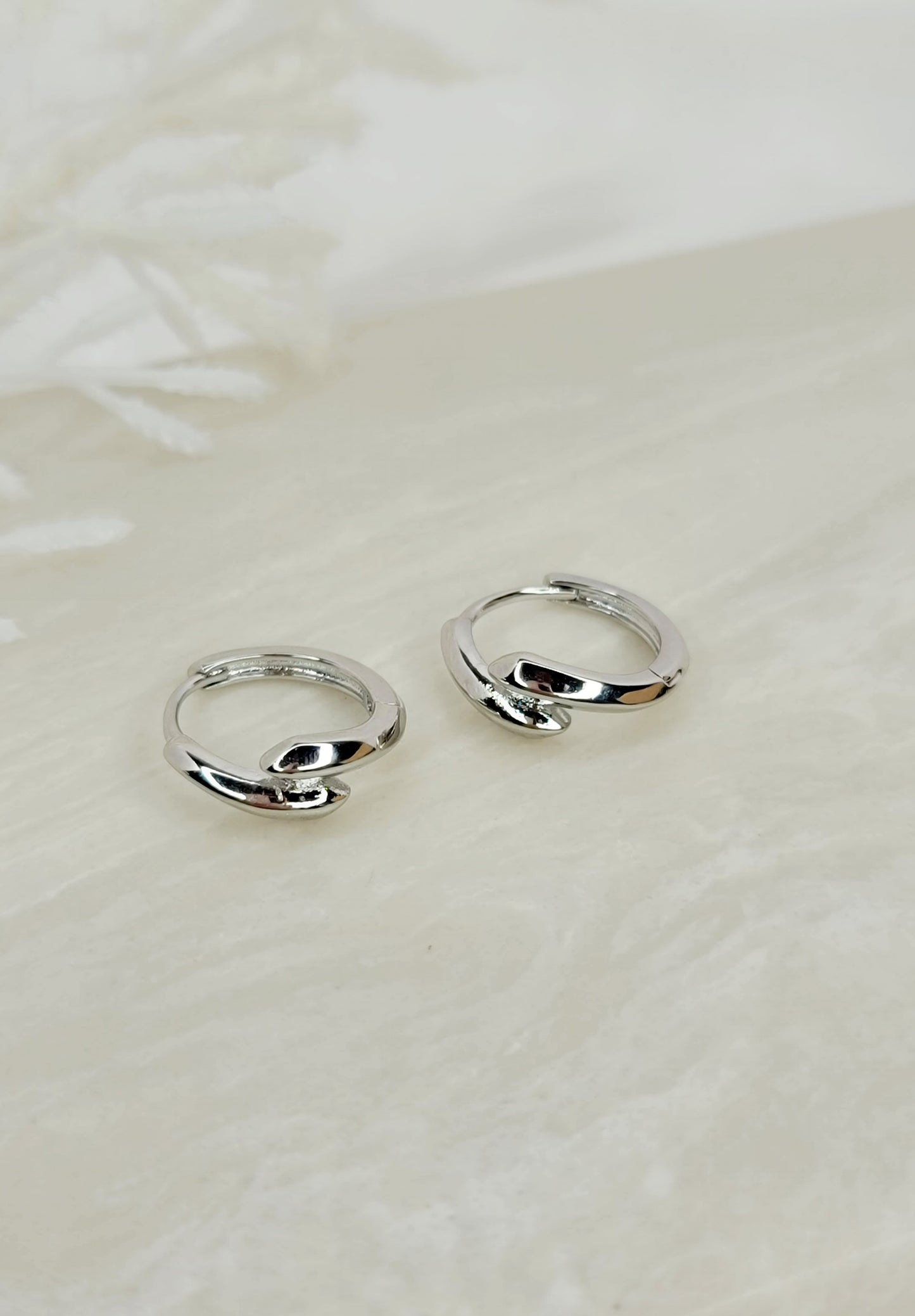 Swirl Huggie - Silver