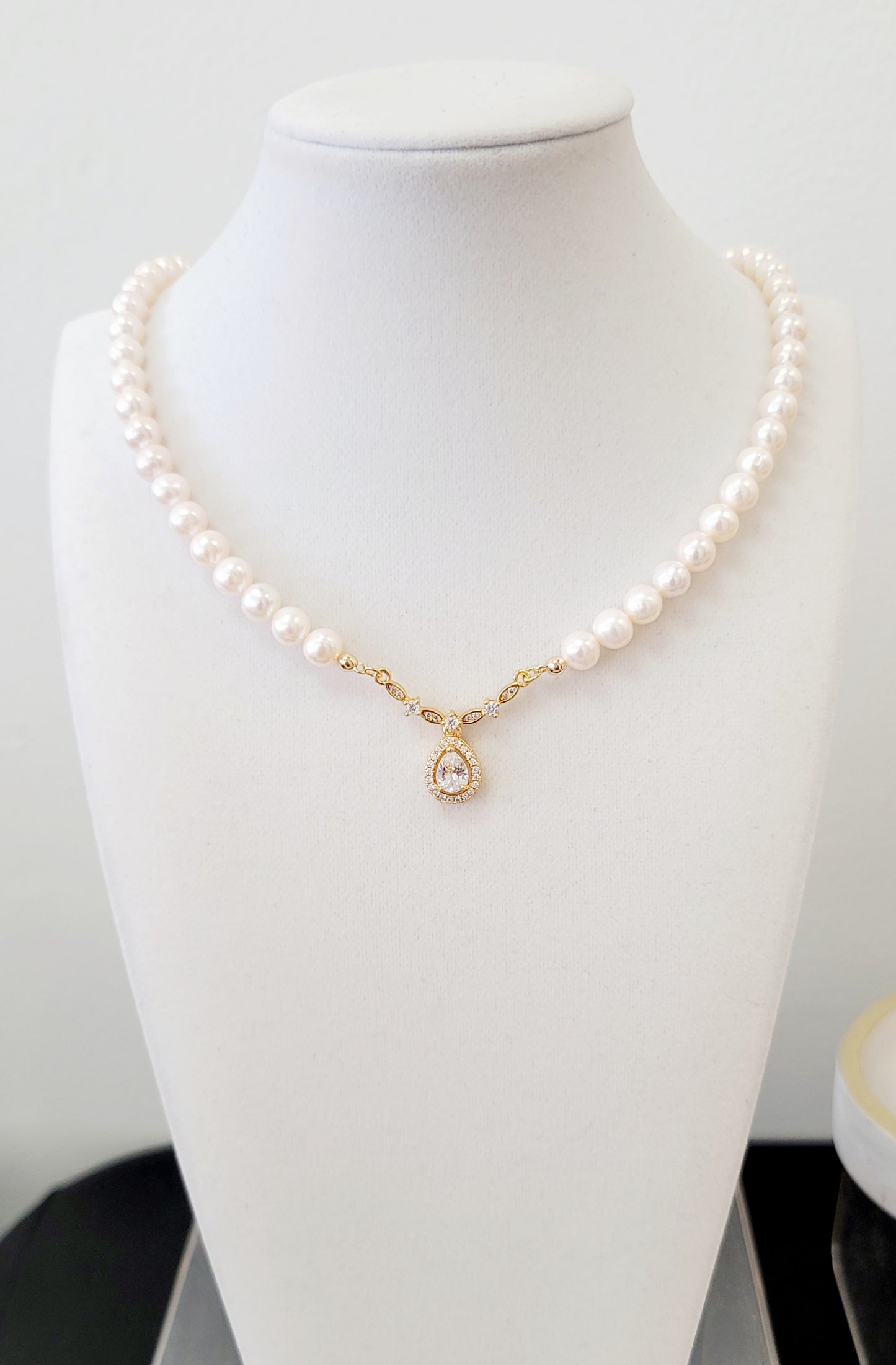 AA Genuine White Freshwater Pearl Set 5