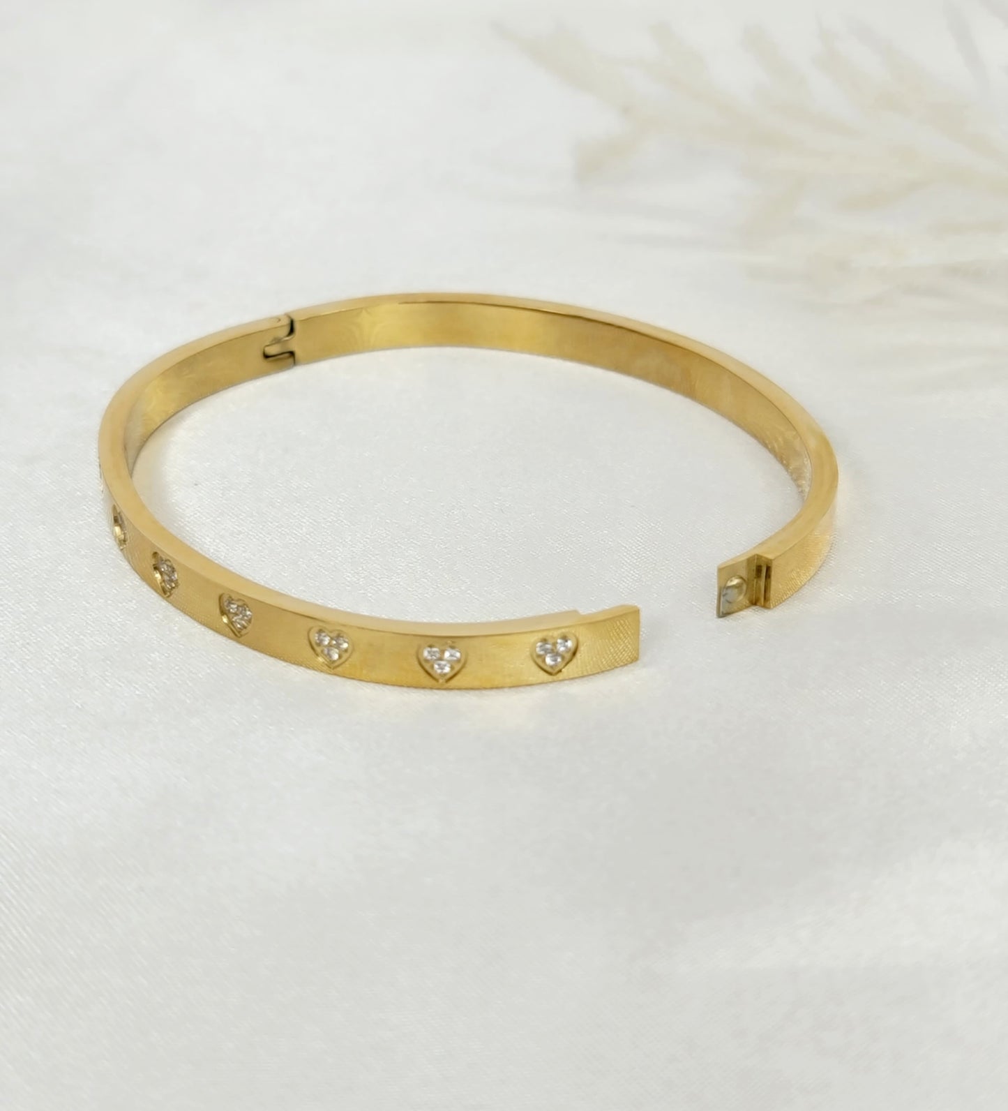 Classic Heart Bangle