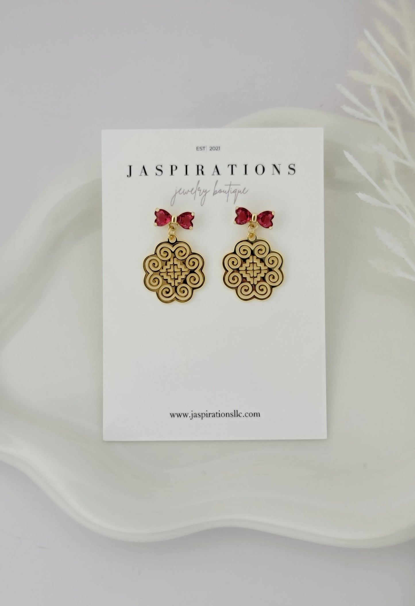 Elephant Foot Red Bow