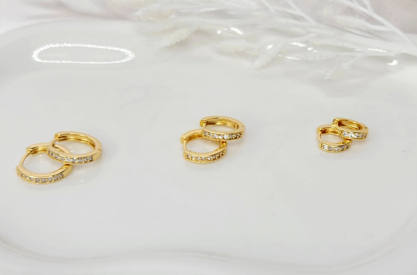 Simple CZ Huggies V2