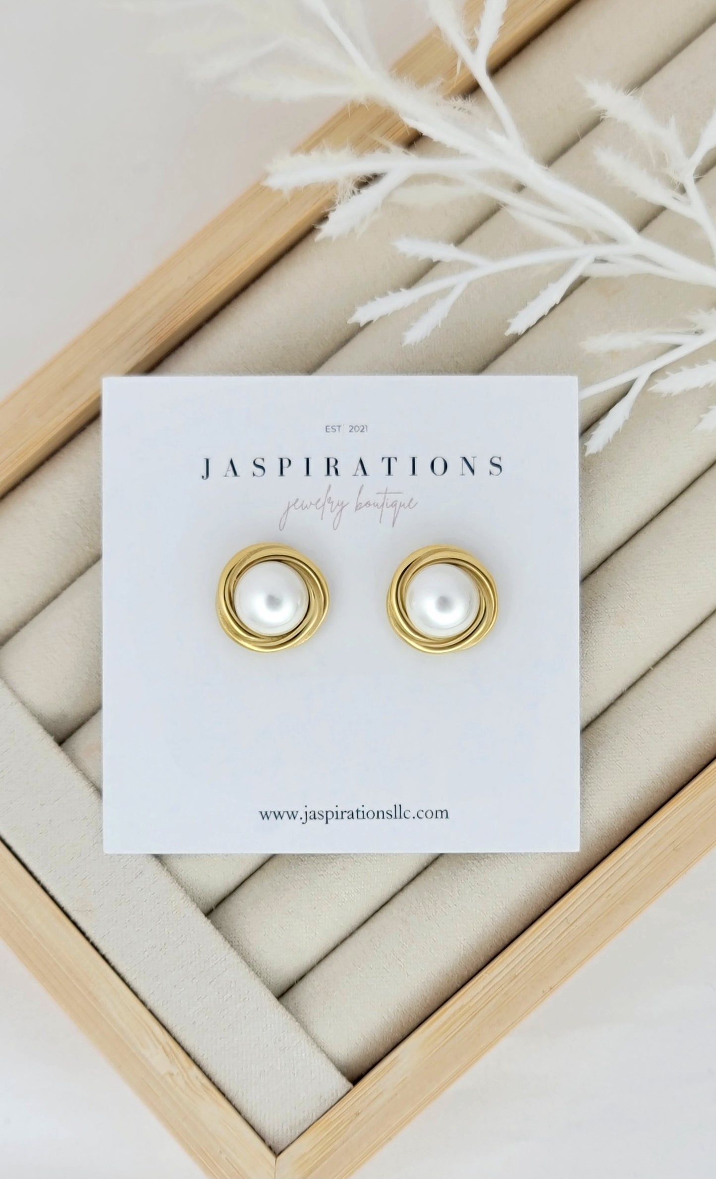 Round Pearl Studs