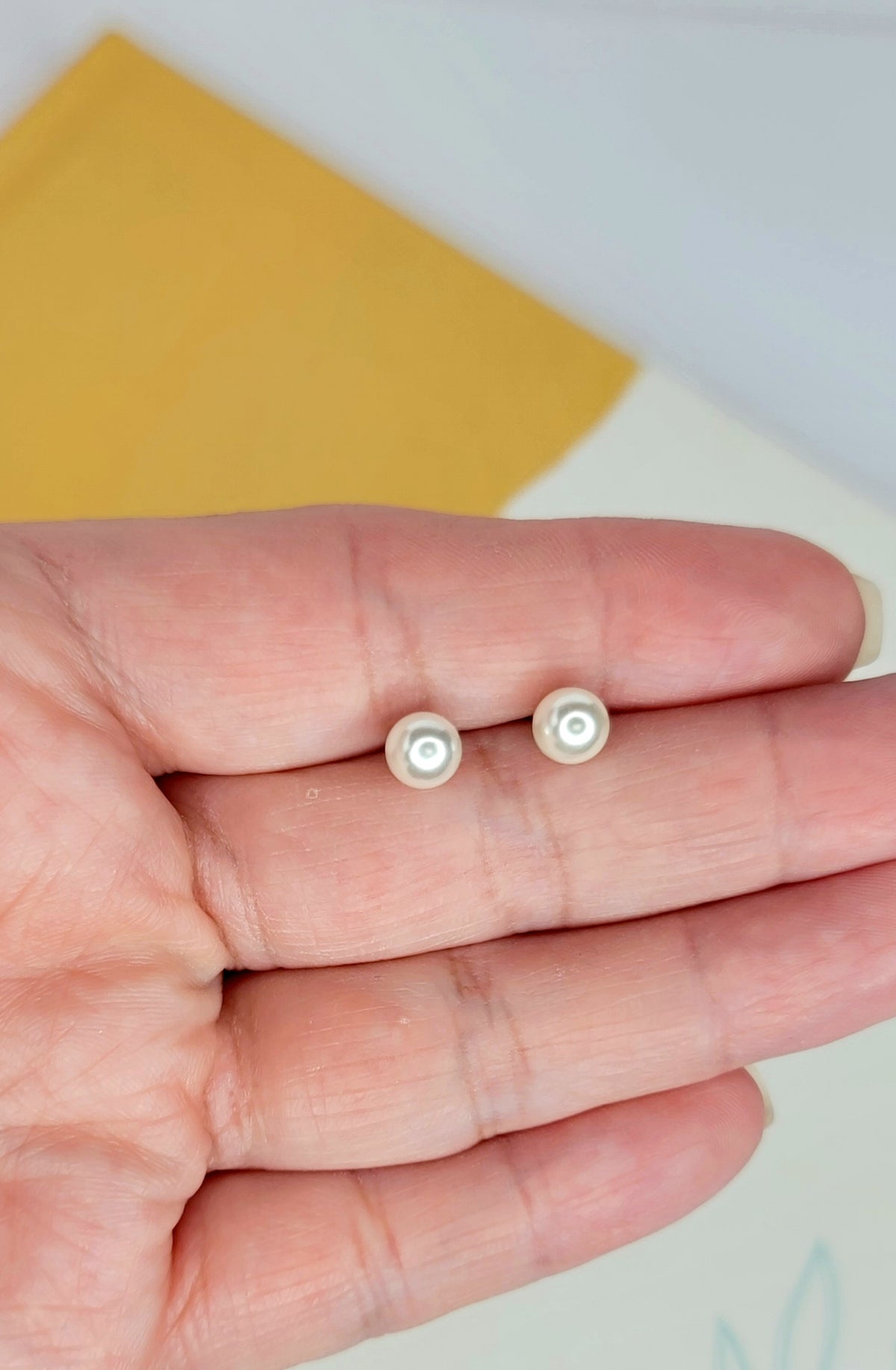 Round Pearl Studs 6pmm