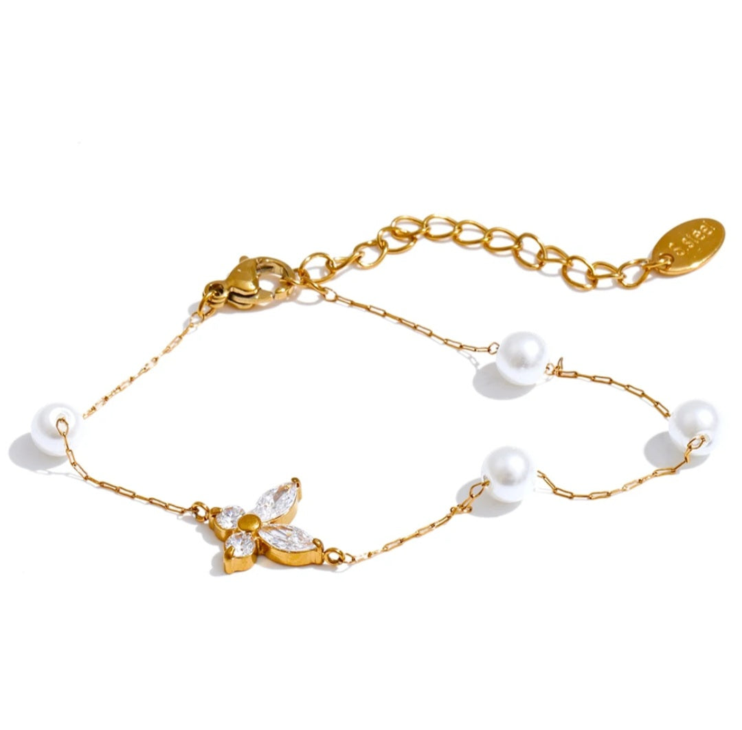 Delicate Flower/Pearl Bracelet