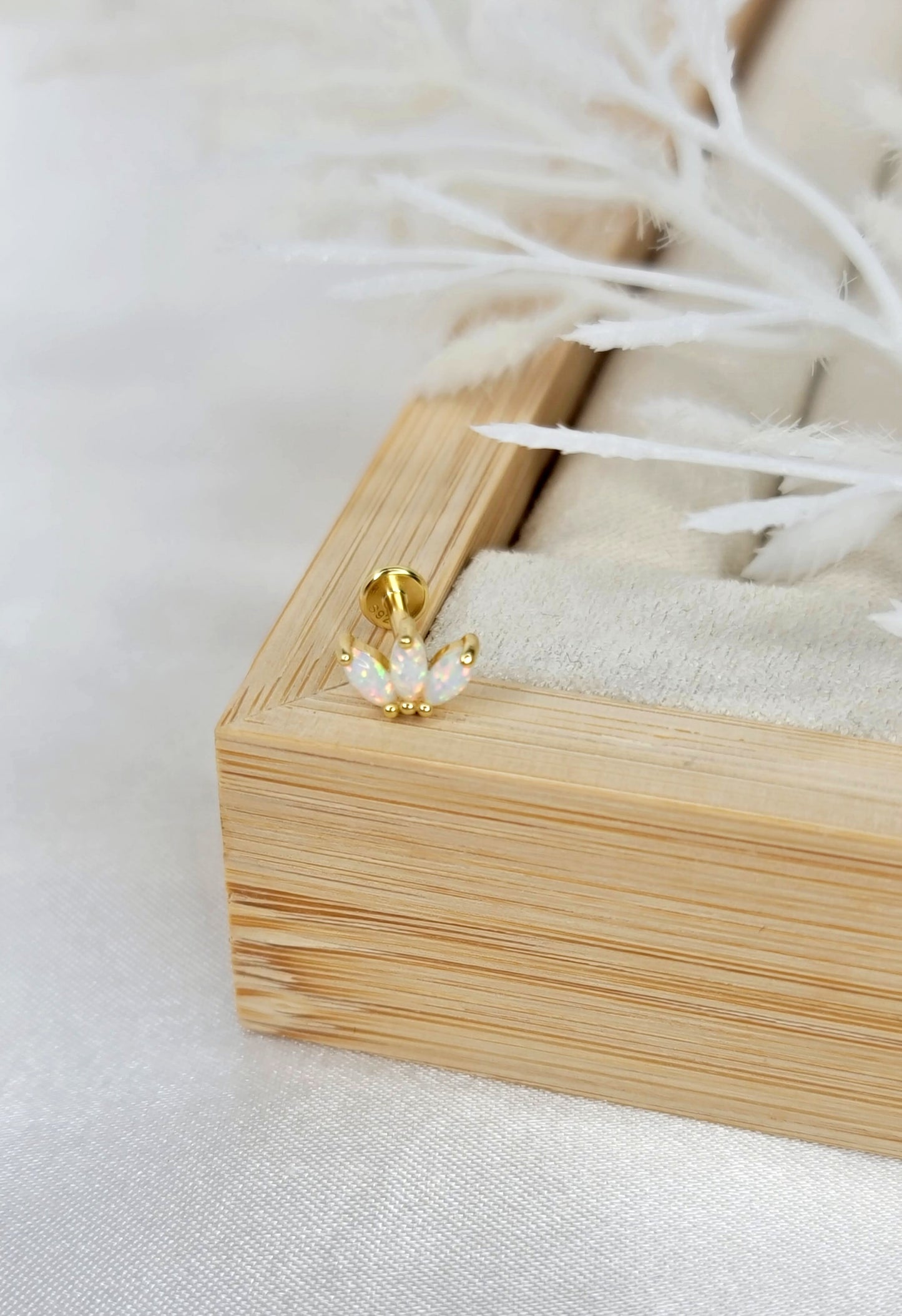 White Lotus Flatback Screw On