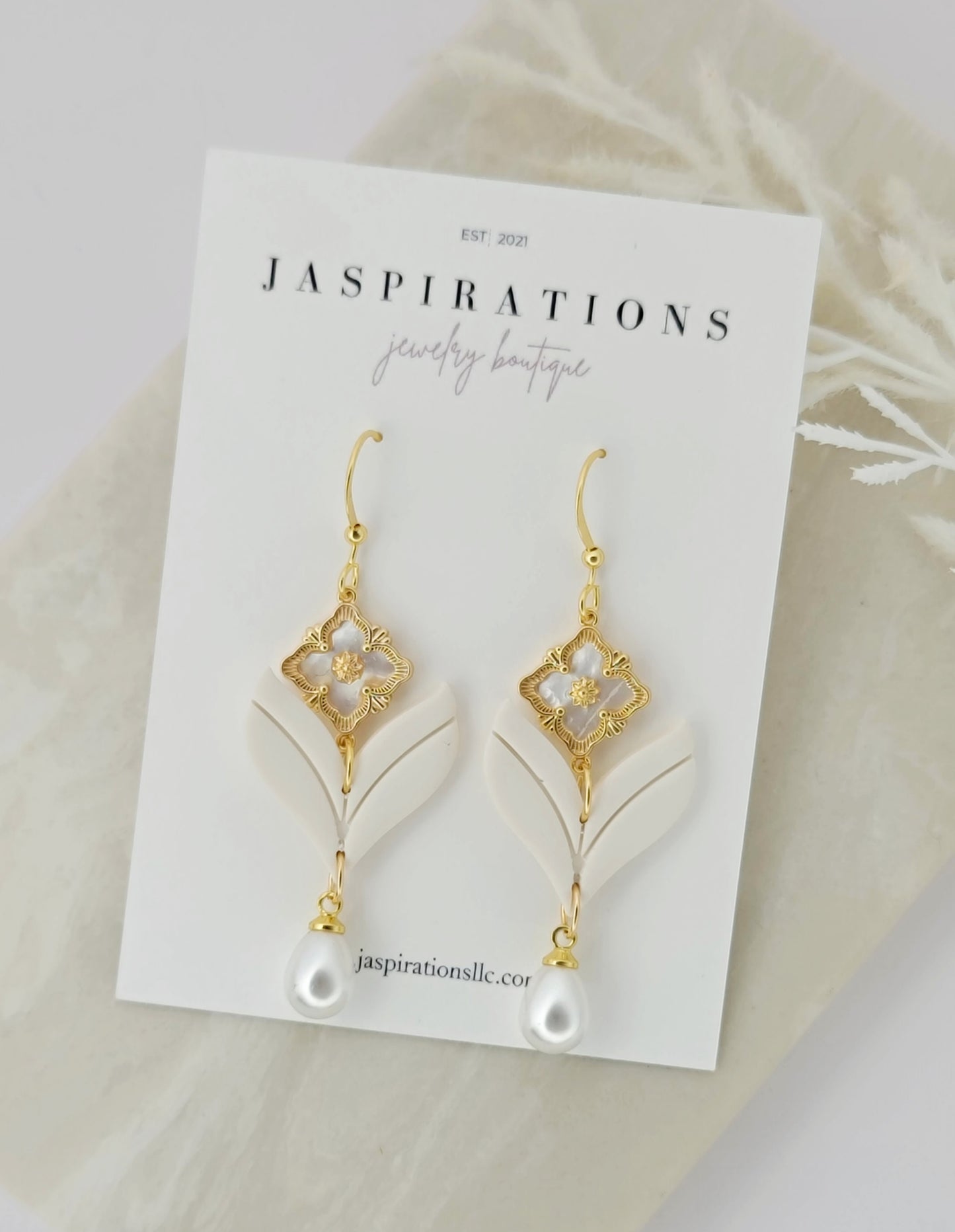 Noel Dangles - White