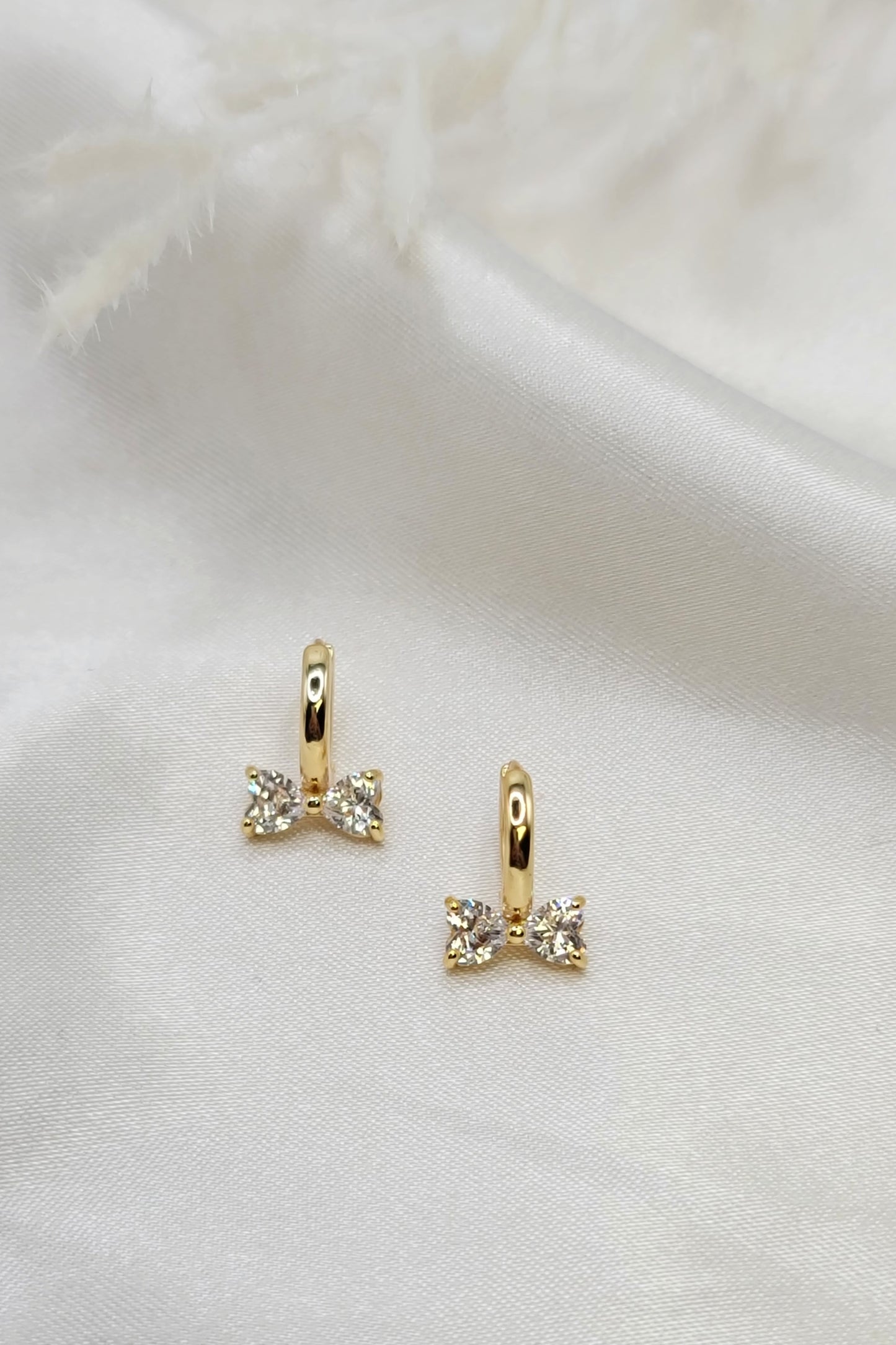 Mini Bow Huggies (8mm)