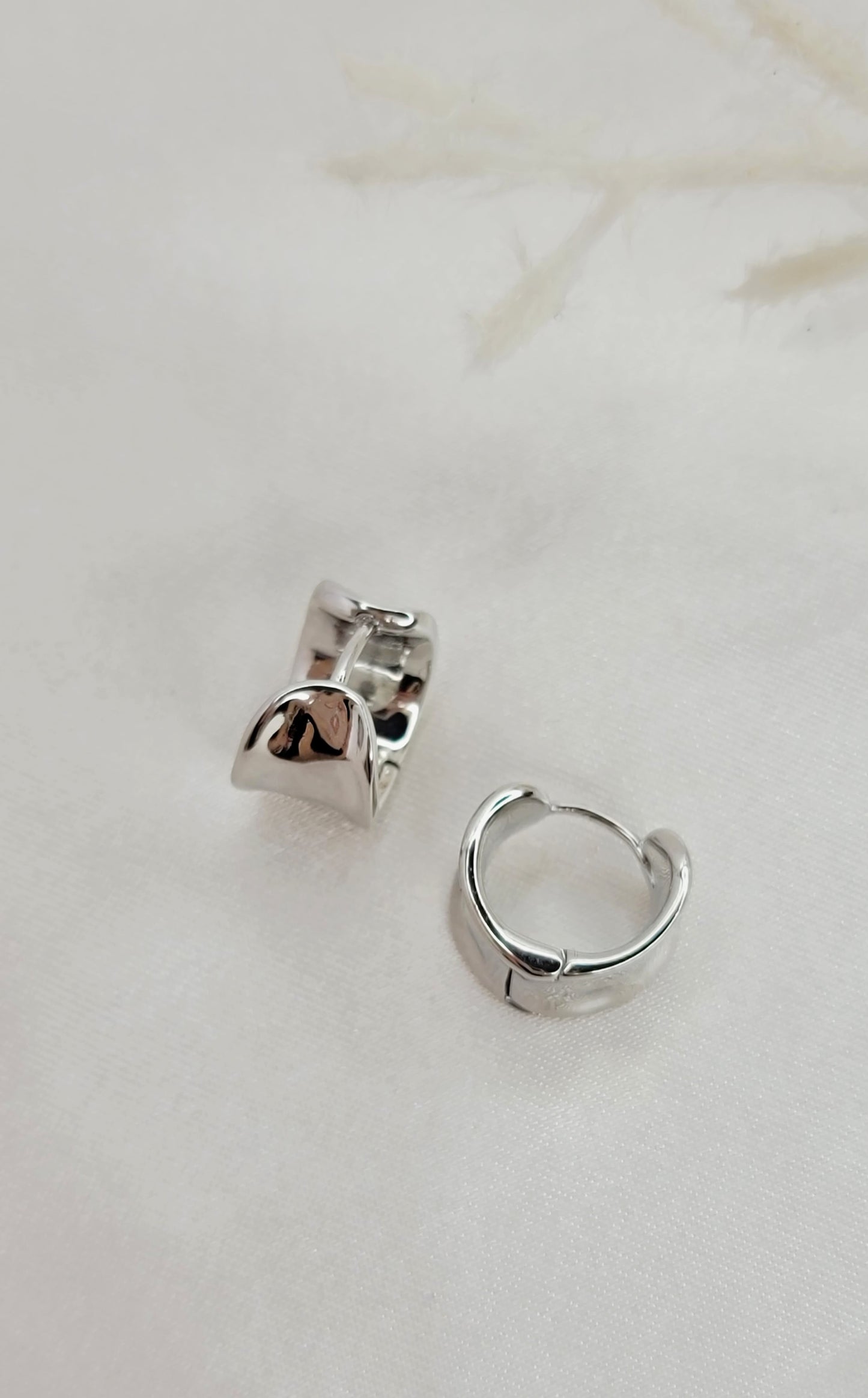 Silver Thick Huggies