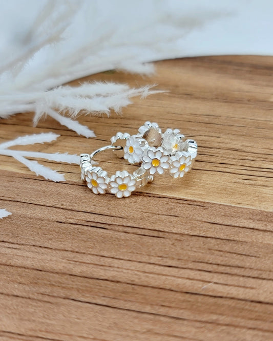 Silver Daisy Huggies