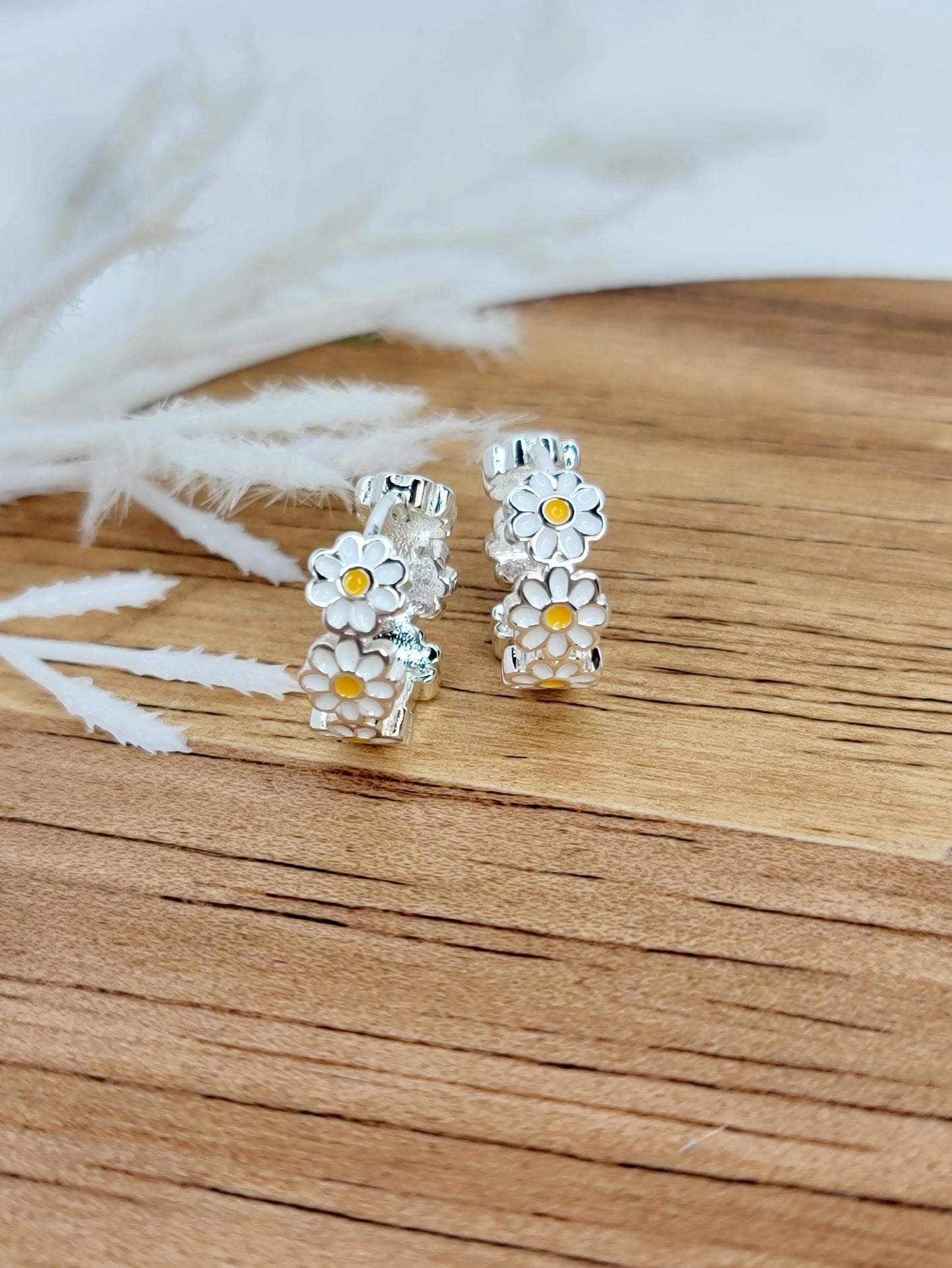 Silver Daisy Huggies