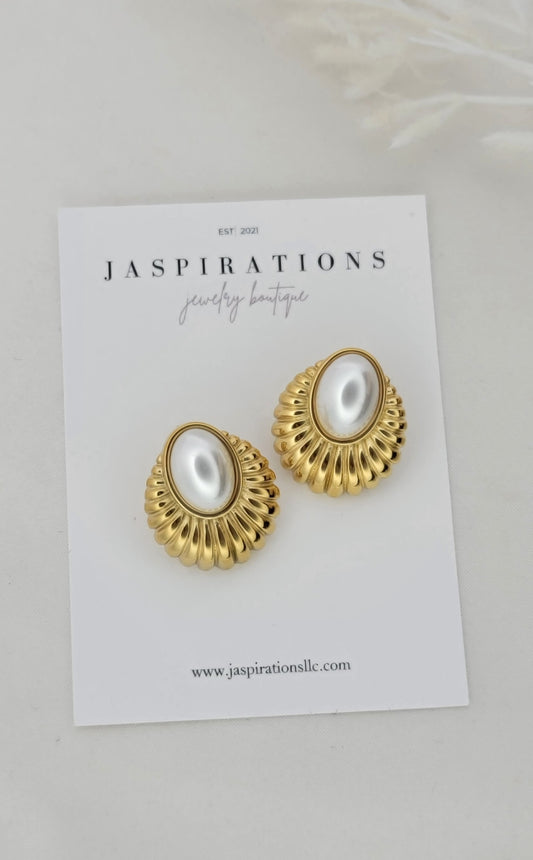 Vintage Gold & Pearl Studs