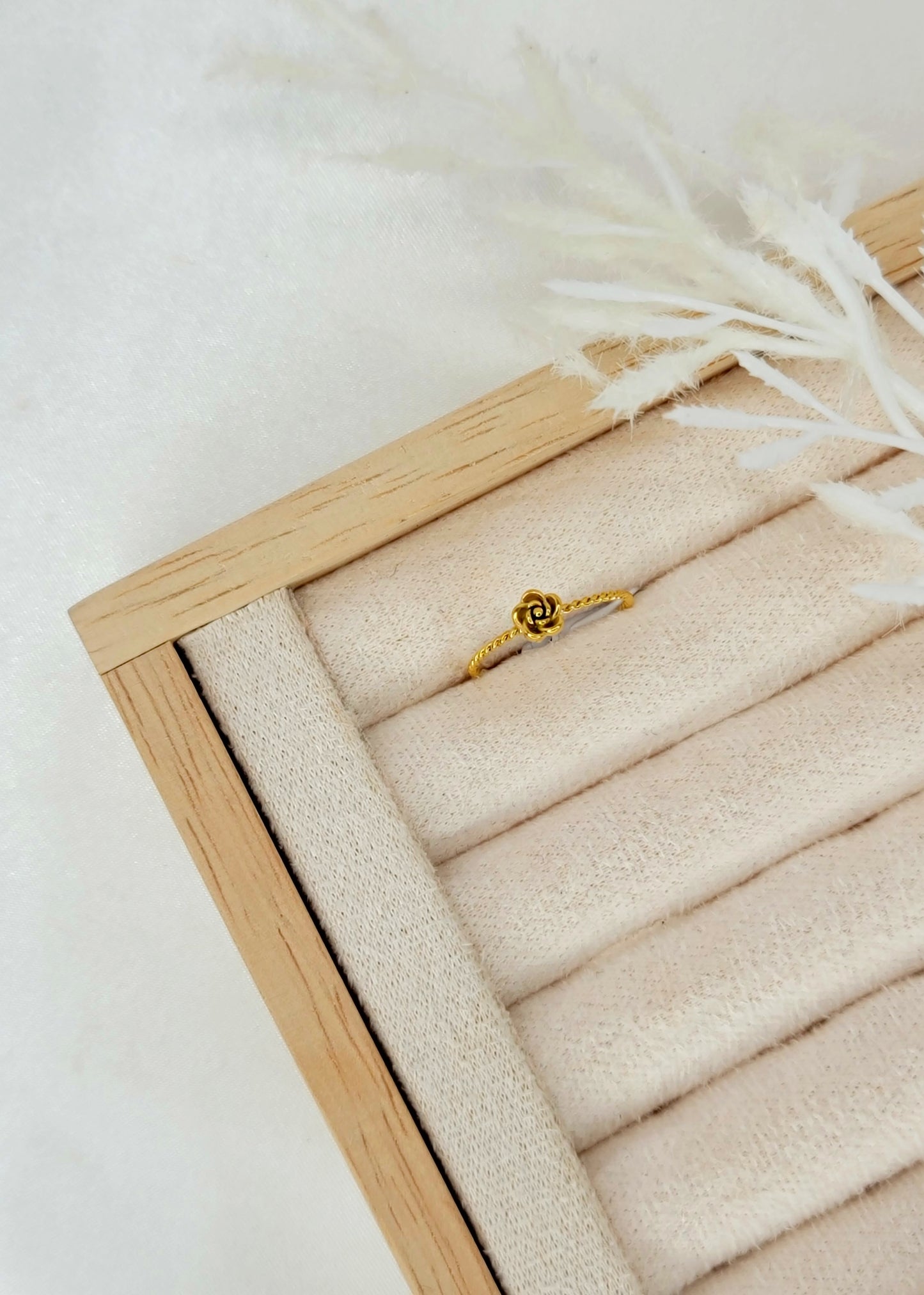 Dainty Flower Ring
