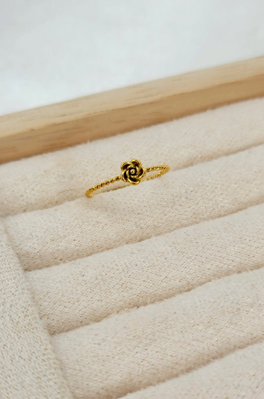 Dainty Flower Ring