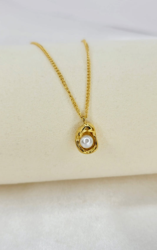 Pearl/Gold Necklace