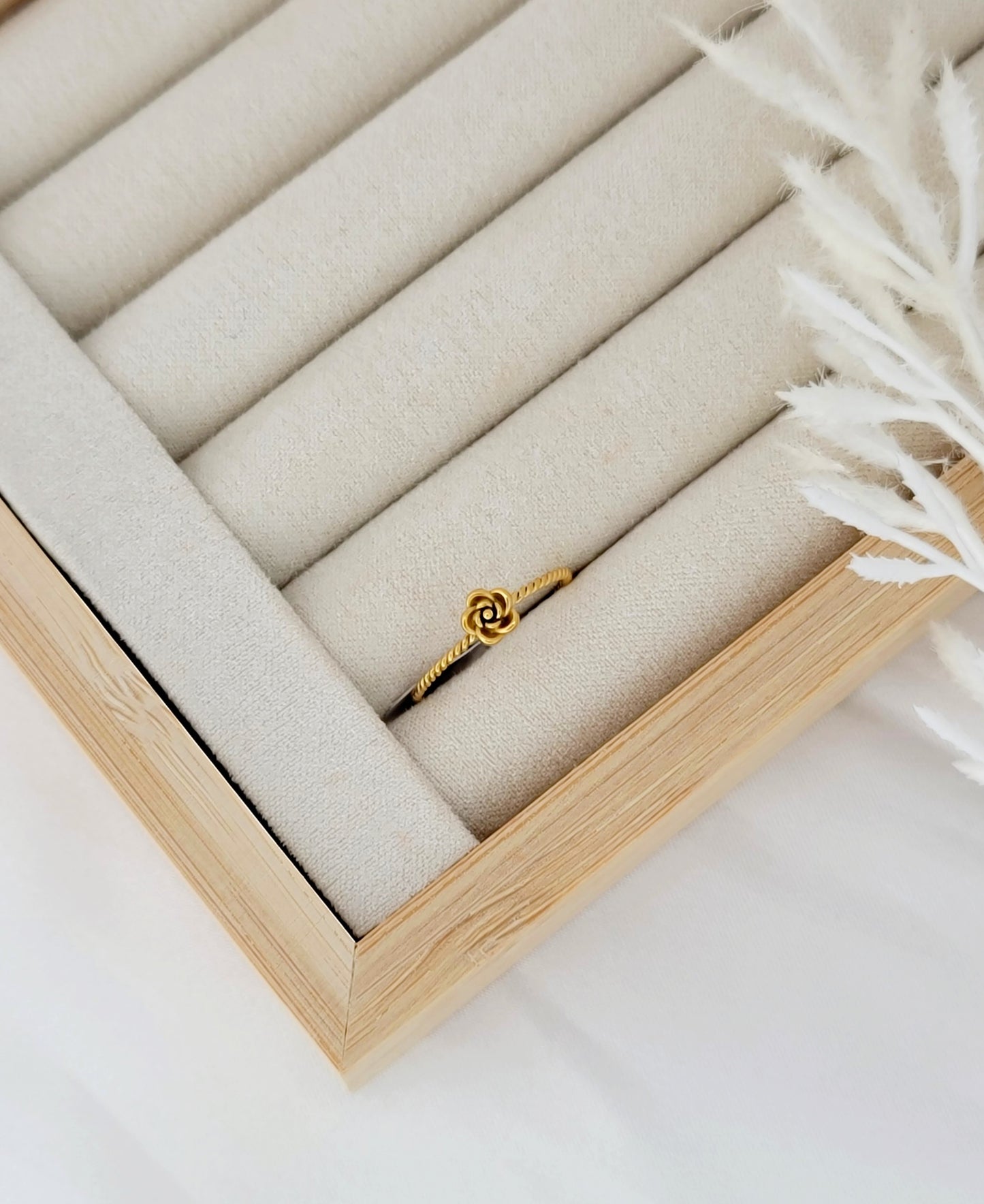 Dainty Flower Ring