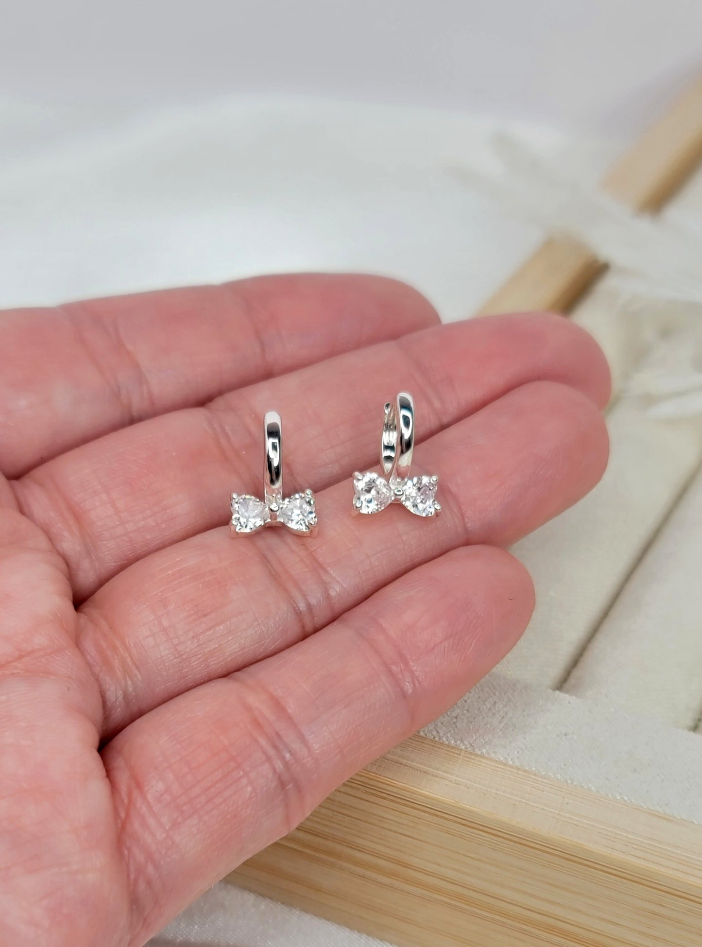 Mini Bow Huggies 8mm - Silver