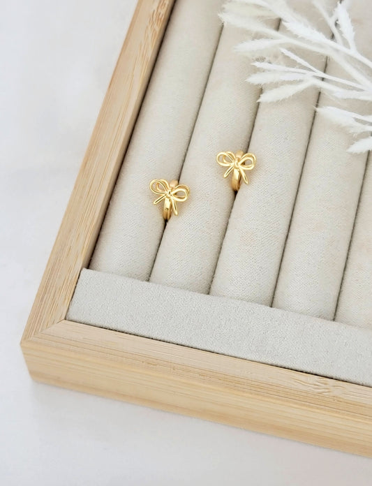 Dainty Bow Huggies