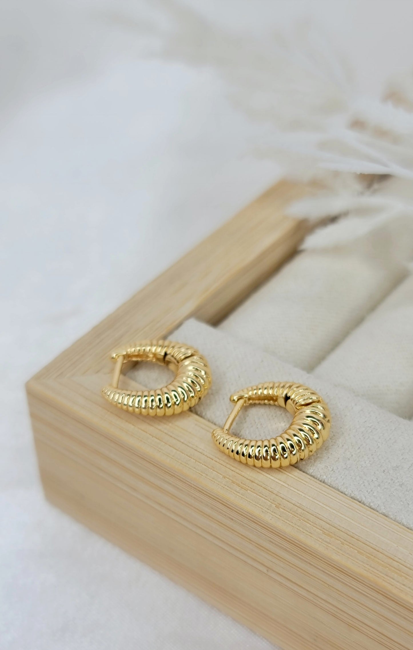 Gold Ribbed Huggies