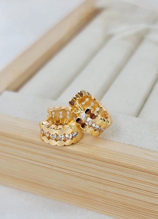 Gold Glow Huggies
