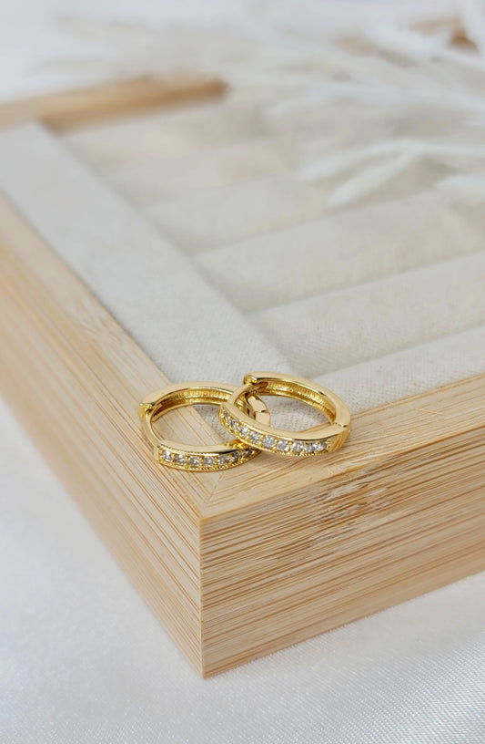 Simple CZ Huggies V2