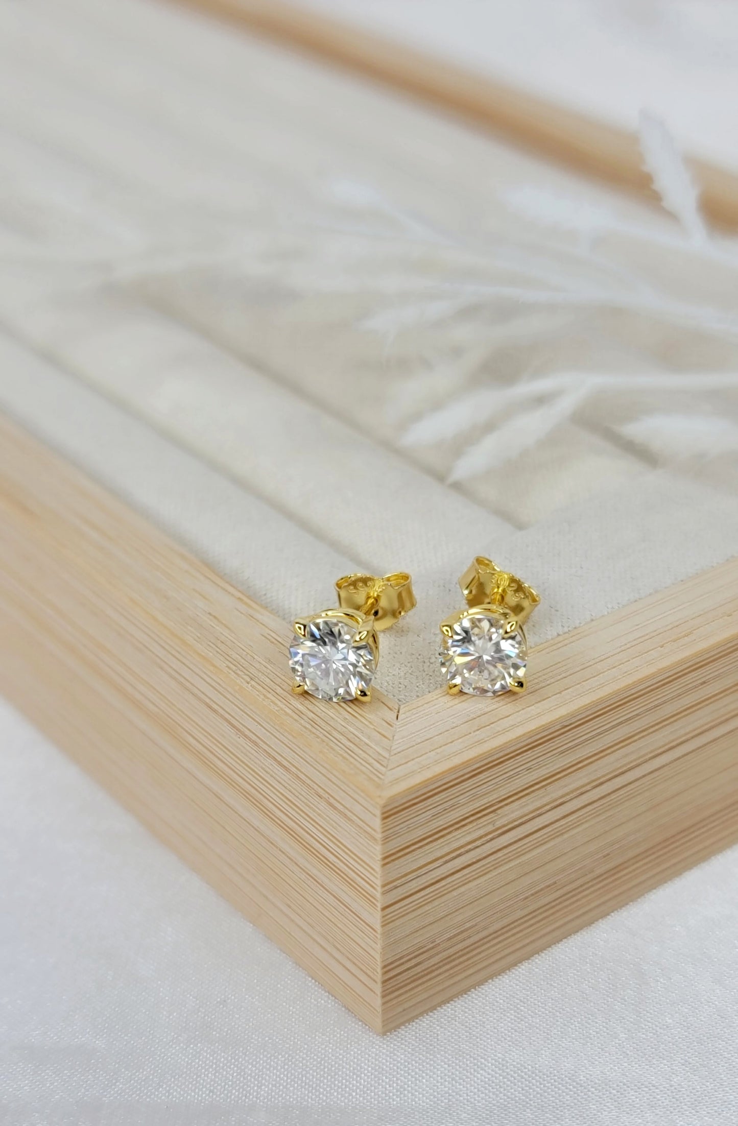 Round Cut Moissanite Studs