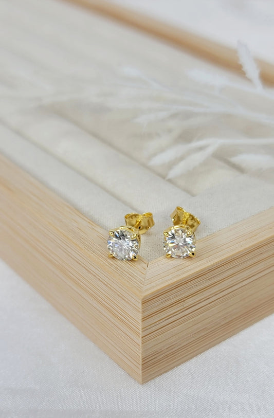 Round Cut Moissanite Studs