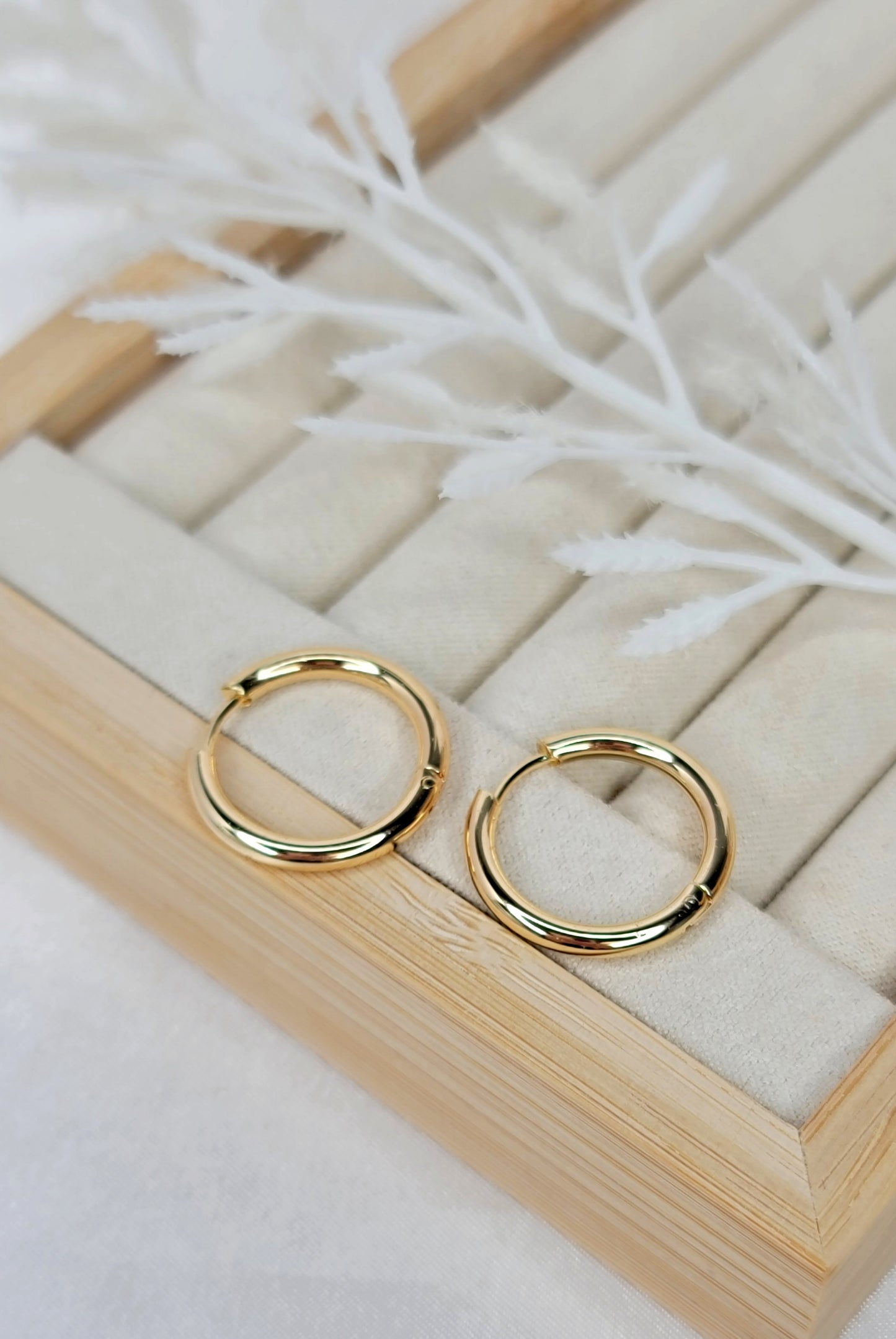 Simple Gold Huggies 21mm