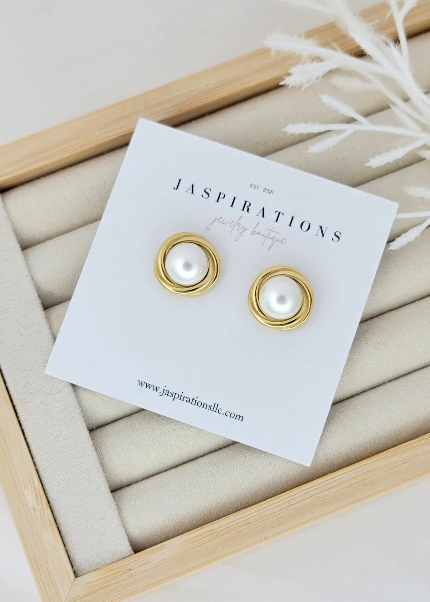 Round Pearl Studs