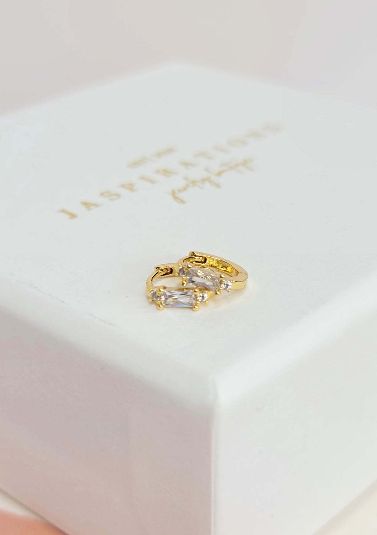 Tiny Baguette Huggies 6mm
