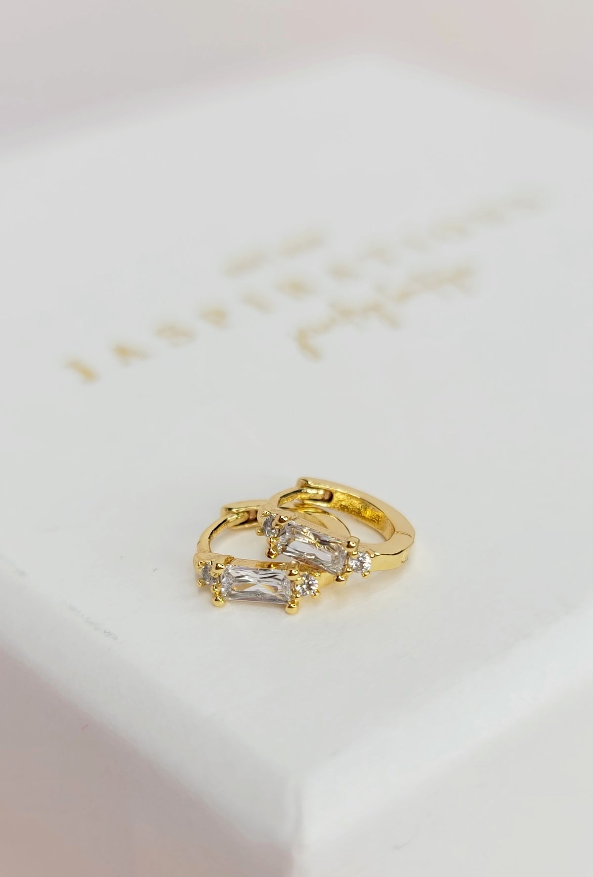Tiny Baguette Huggies 6mm