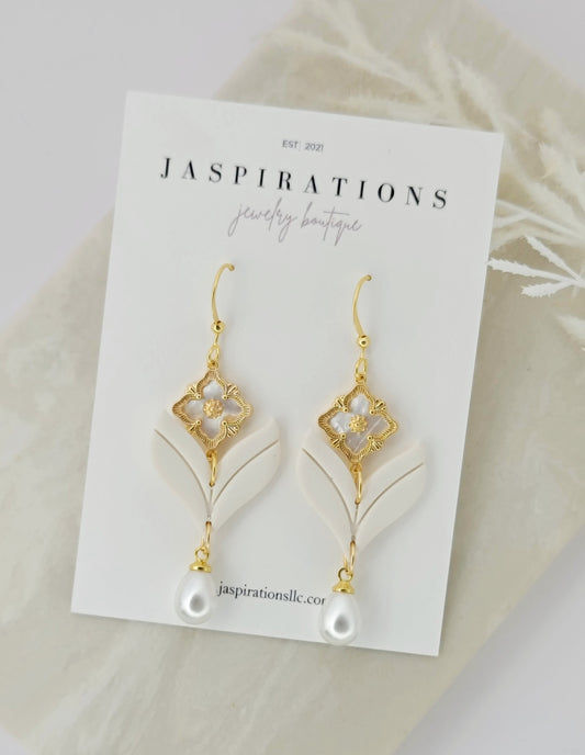 Noel Dangles - White